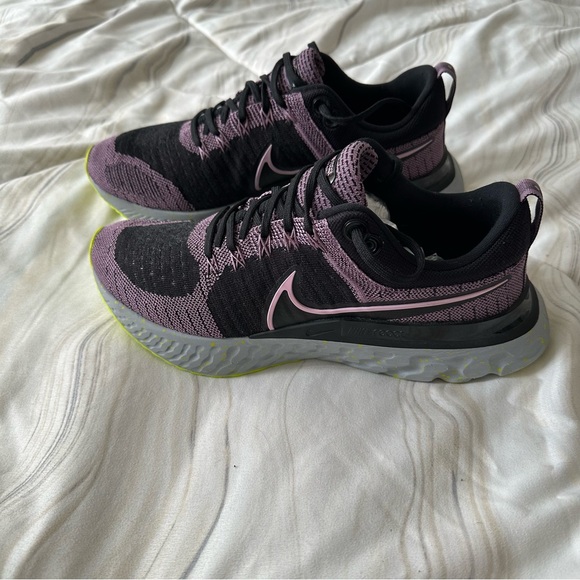 Nike Women's React Infinity Run
Flyknit 2 Running Shoes - Picture 6 of 7